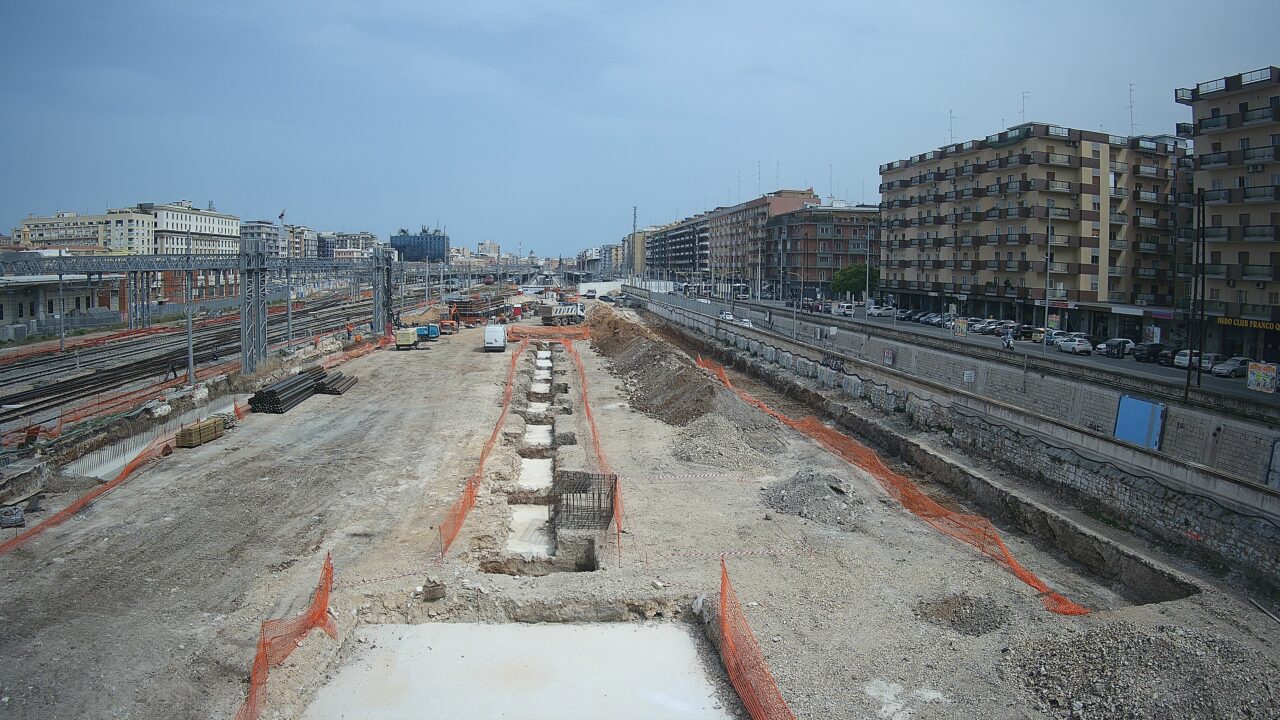 Cantiere della stazione di Bari con CPL Concordia